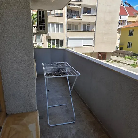 Stylish 2br Retreat 5m Walk To Sea Garden & * Burgas