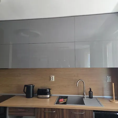 Stylish 2br Retreat 5m Walk To Sea Garden & 公寓